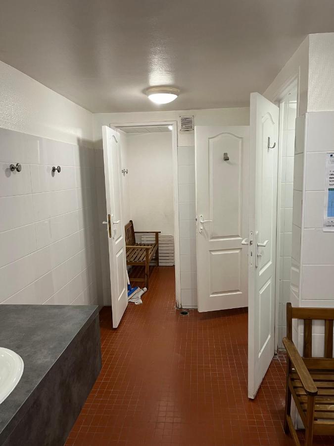 Vedette à Bateau-hôtel