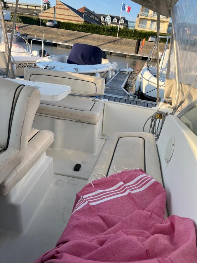 Botel Vedette à *